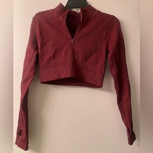 cropped long sleeve workout shirt size L